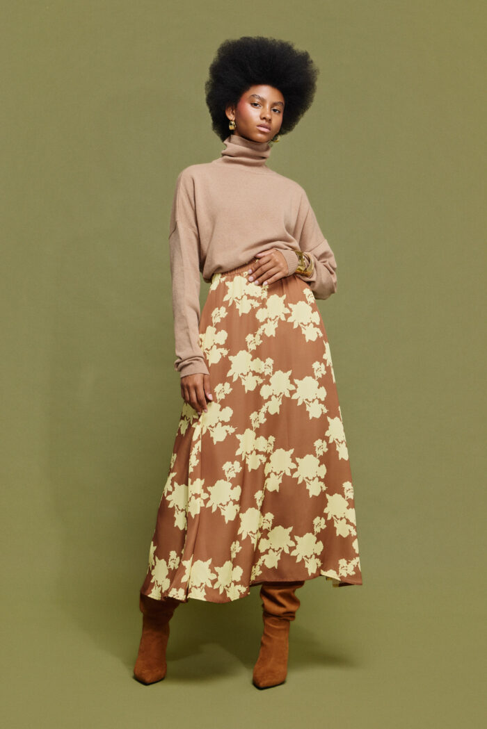 'VELMA' CASHMERE TURTLENECK (ALMOND) - Image 5