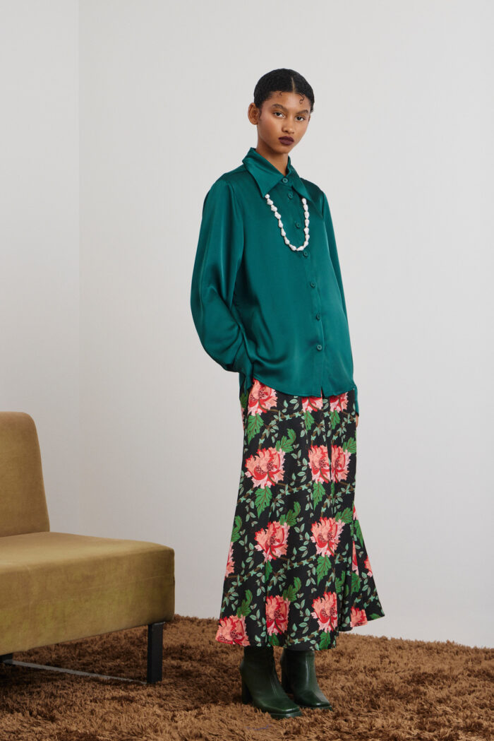 'KAIA' SATIN SHIRT (DARK GREEN) - Image 3