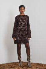 'ELLIANA' ΜΙΝΙ ΦΟΡΕΜΑ ΑΠΟ ΔΑΝΤΕΛΑ ΜΕ ΒΕΛΟΥΔΟ (CHOCOLA) - Image 3