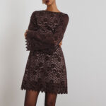 'ELLIANA' ΜΙΝΙ ΦΟΡΕΜΑ ΑΠΟ ΔΑΝΤΕΛΑ ΜΕ ΒΕΛΟΥΔΟ (CHOCOLA)