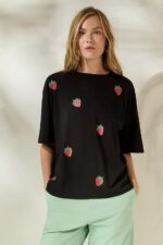 'VIOLET' STRAWBERRIES T-SHIRT (BLACK)
