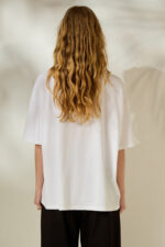 'VIOLET' STRAWBERRIES T-SHIRT (WHITE) - Image 4