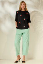 'VIOLET' STRAWBERRIES T-SHIRT (BLACK) - Image 3